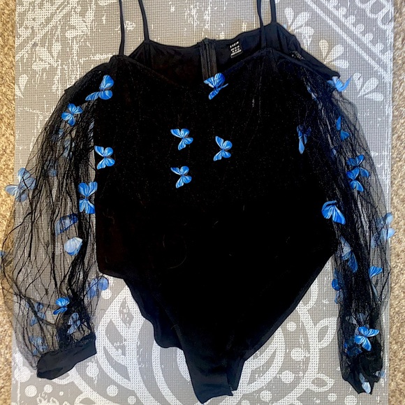 NWOT Cold Shoulder Butterfly Bodysuit - Picture 6 of 9